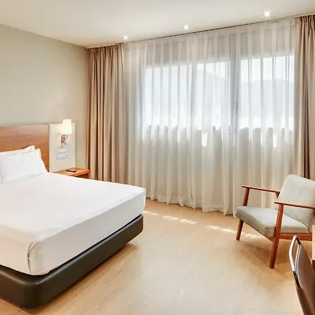세르코텔 시우타트 데 몬트카다 호텔 몬트카다 이 레익사크