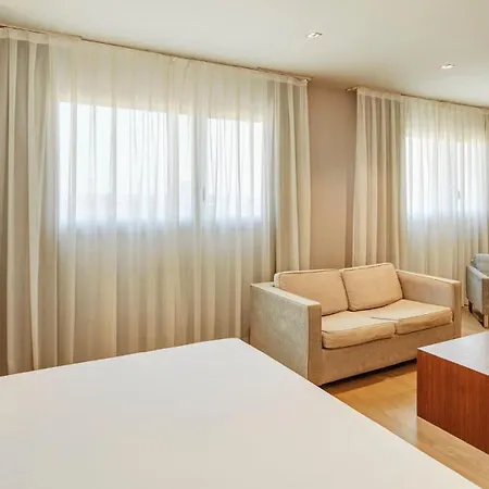 세르코텔 시우타트 데 몬트카다 4* 몬트카다 이 레익사크