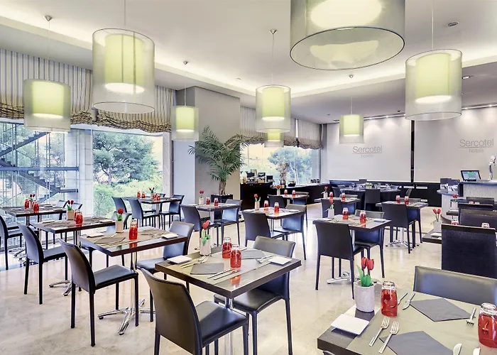 호텔 세르코텔 시우타트 데 몬트카다 4*