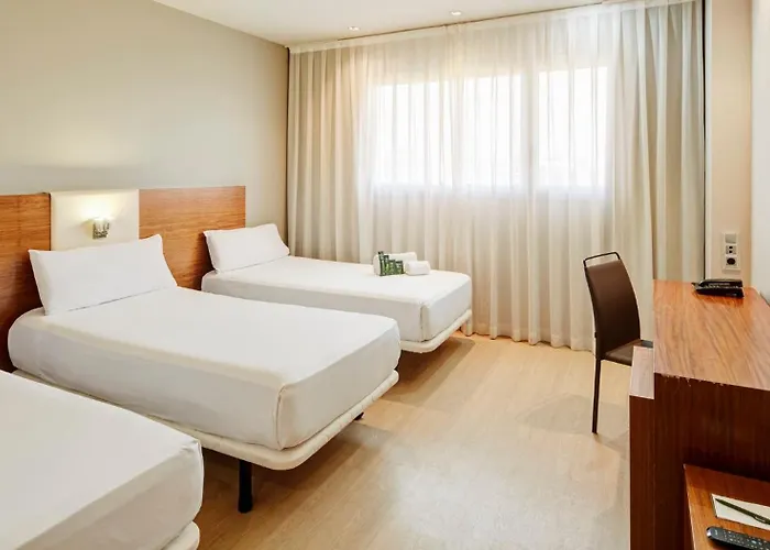 세르코텔 시우타트 데 몬트카다 호텔 4*