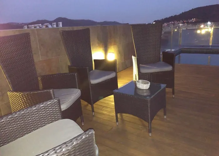 호텔 세르코텔 시우타트 데 몬트카다