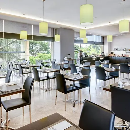 セルコテル シウタット デ モンカダ 4*